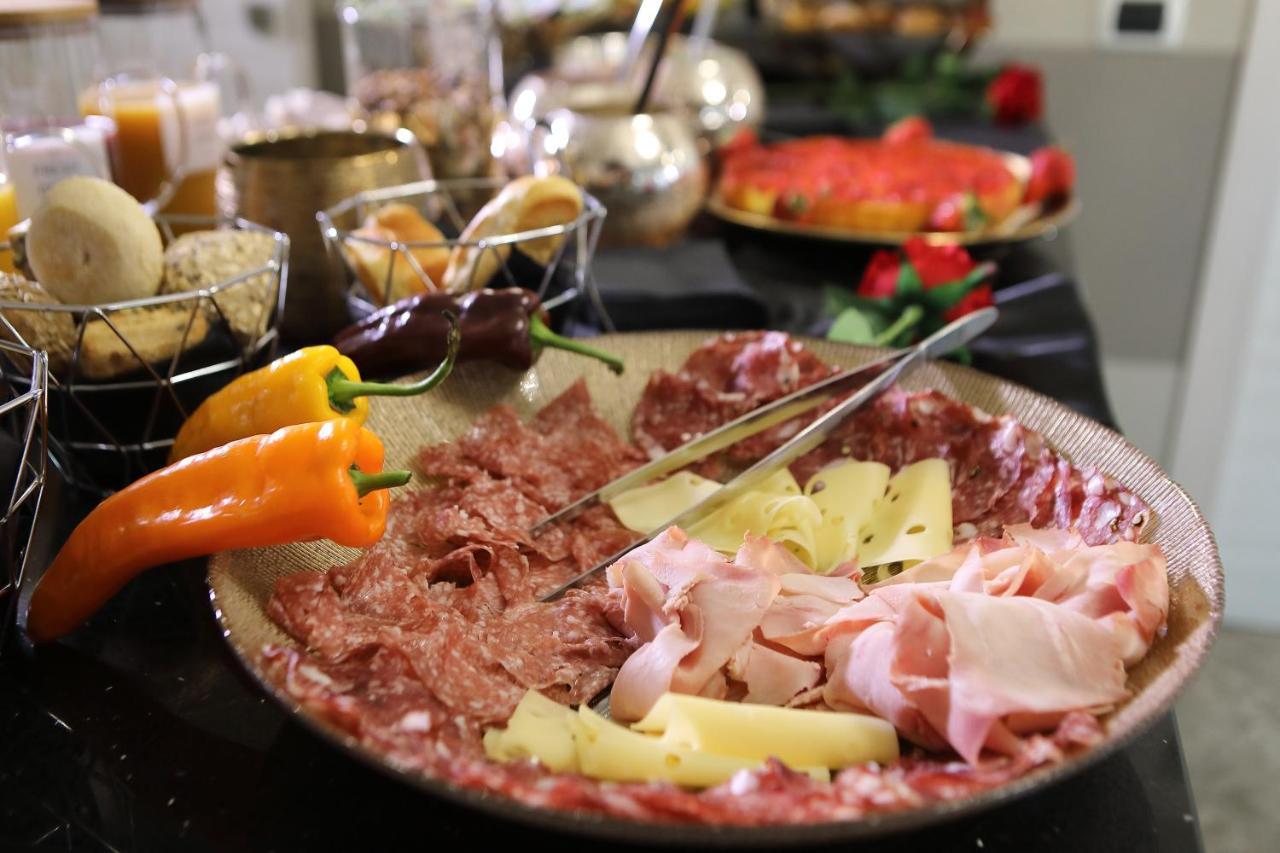 Bed & Breakfast Bellavista Exclusive In Zona Con Piscina Riscaldata E Jacuzzi Vista Desenzano del Garda